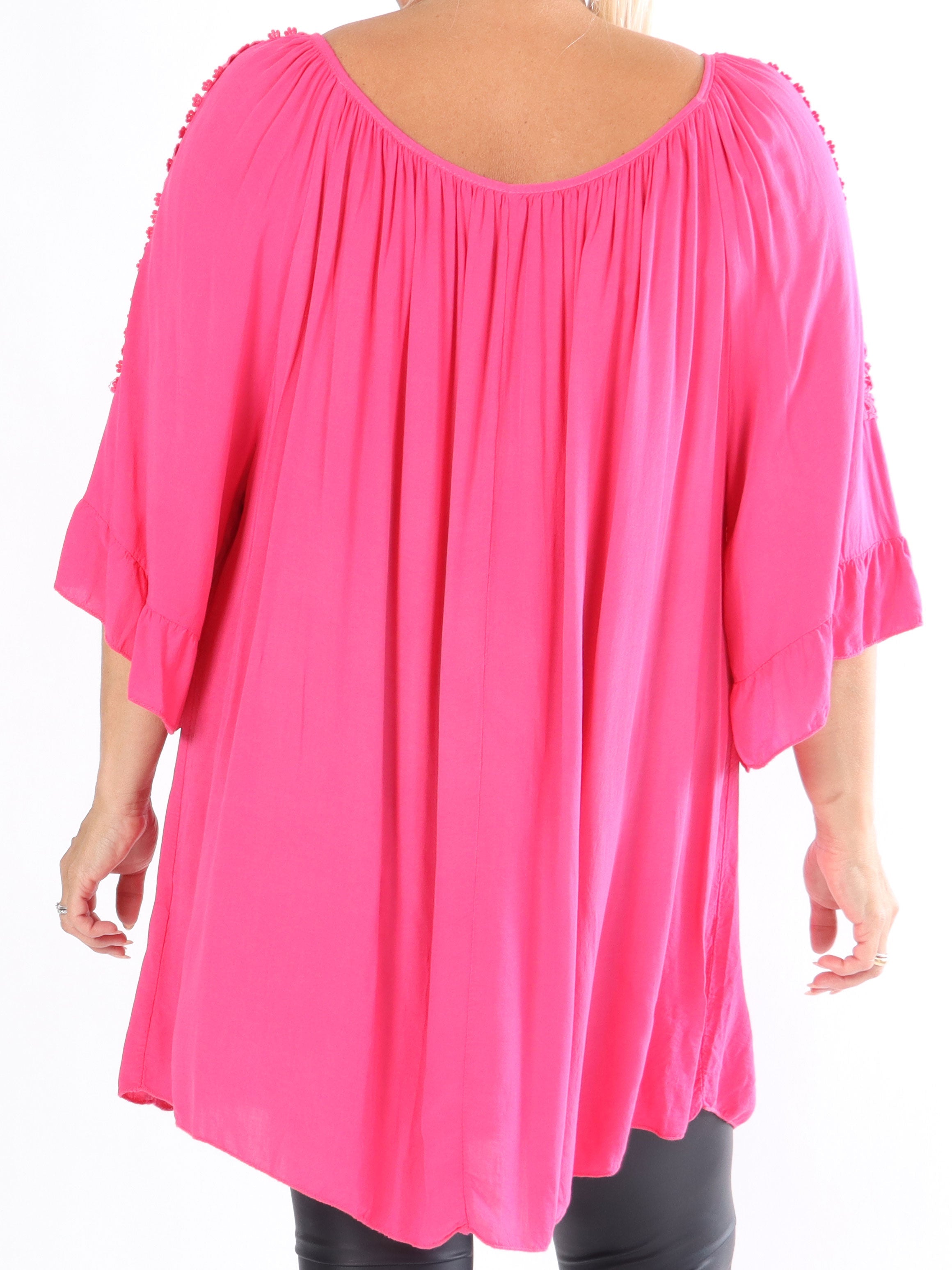 Samara - Plus size tunika med söta broderier på ärmarna